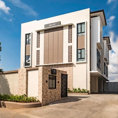 Oyo Life 2673 Rosewood Residence Karawang Exterior photo