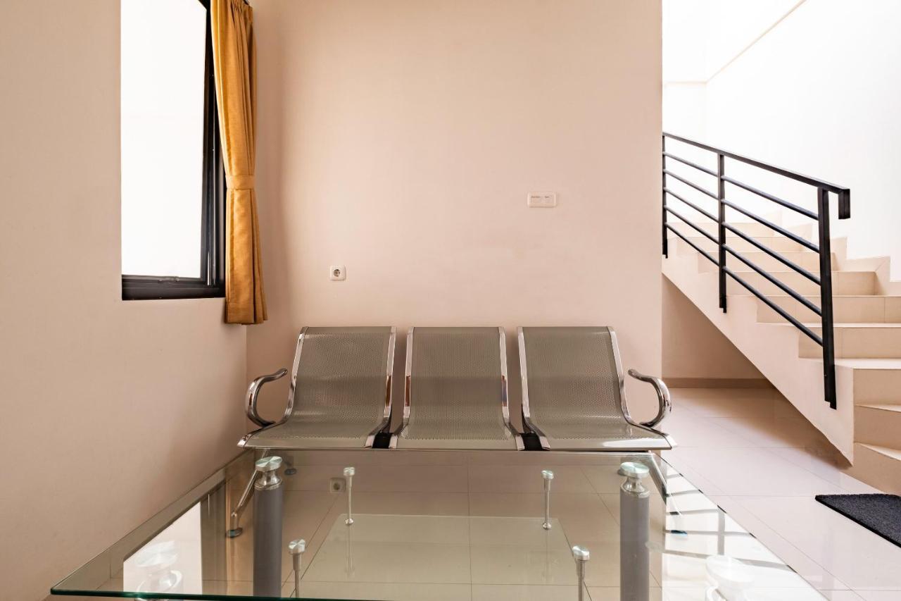 Oyo Life 2673 Rosewood Residence Karawang Exterior photo
