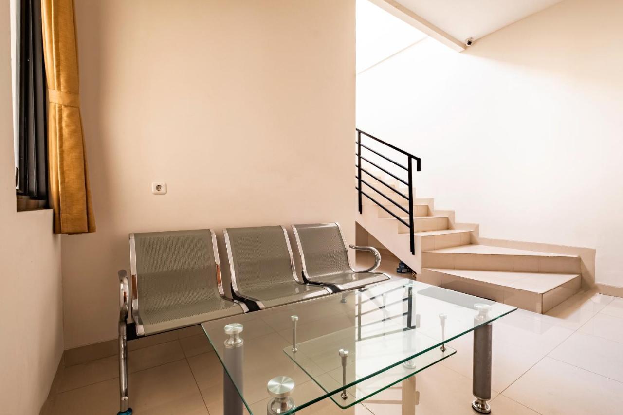 Oyo Life 2673 Rosewood Residence Karawang Exterior photo